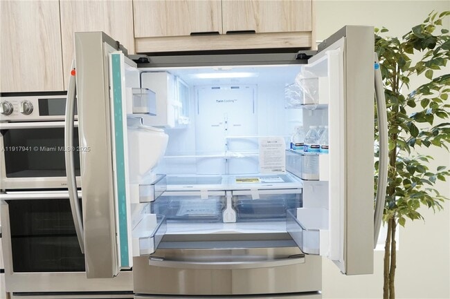 Building Photo - 6236 SW 11th St