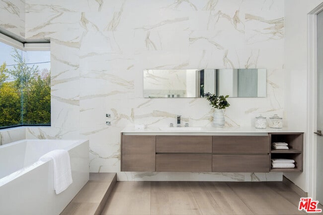 Building Photo - 350 N Harper Ave