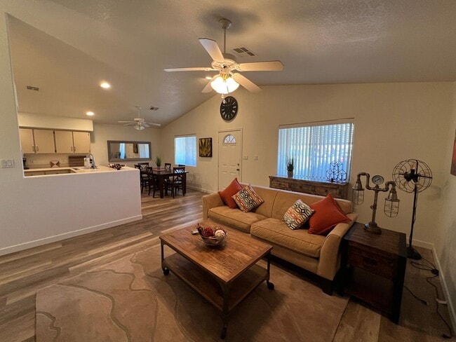 Building Photo - FURNISHED SHORT TERM RENTAL!