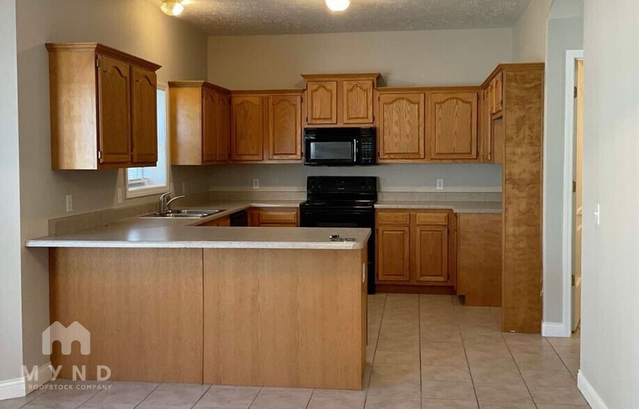 Building Photo - 5622 N 11th Ave