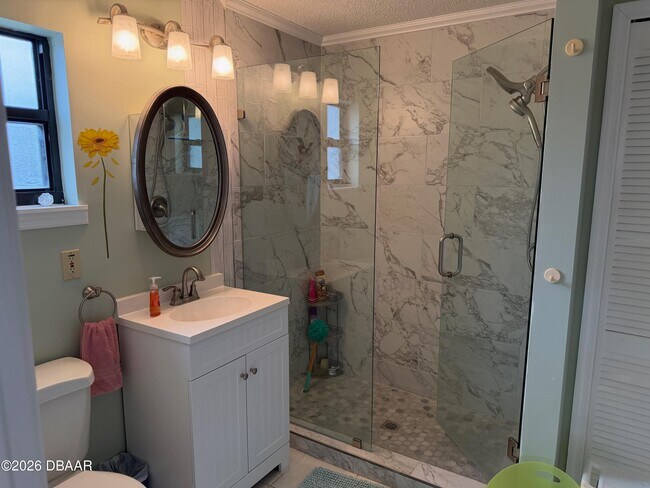 Building Photo - 604 Robin Rd