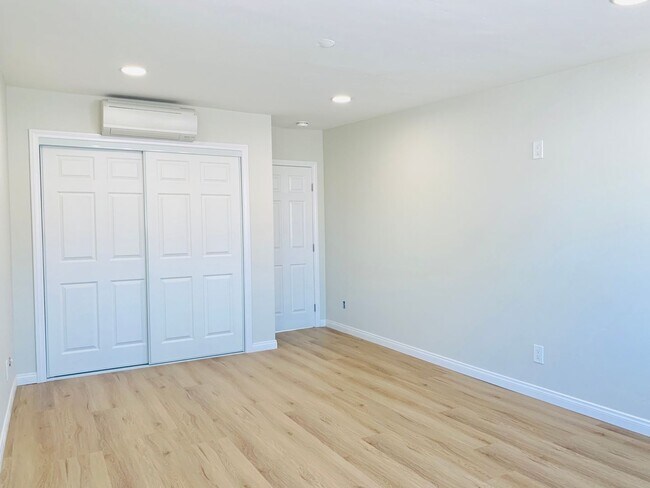 Building Photo - STUNNING 5BD/3BA RESIDENCE IN SERRA MESA! ...