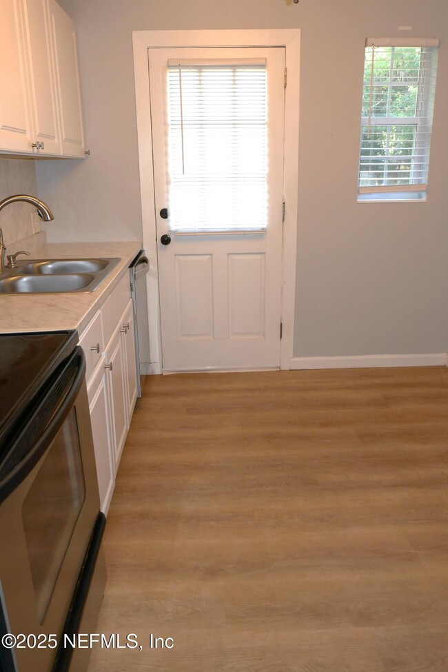 Building Photo - 2326 Red Oak Dr