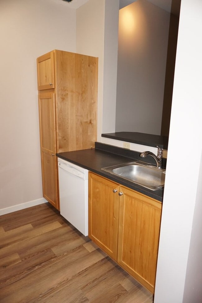 Building Photo - 701 Columbia St