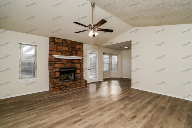 Building Photo - 13681 S Poplar St