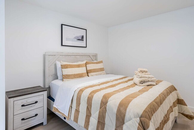 Building Photo - 42 White St Pl