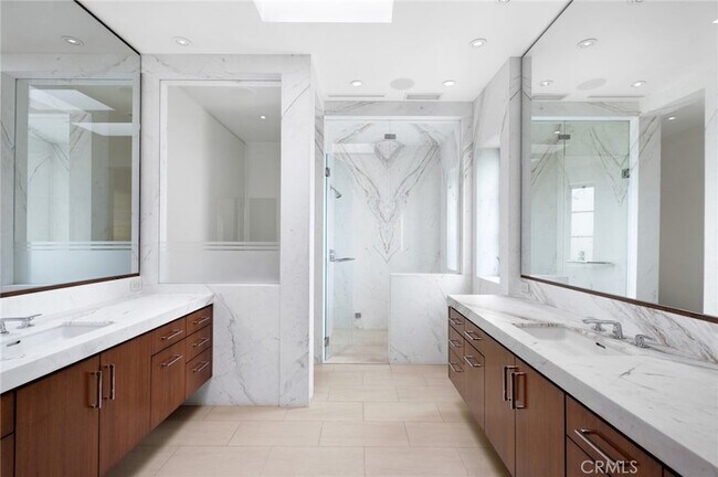 Building Photo - 1523 Dolphin Terrace