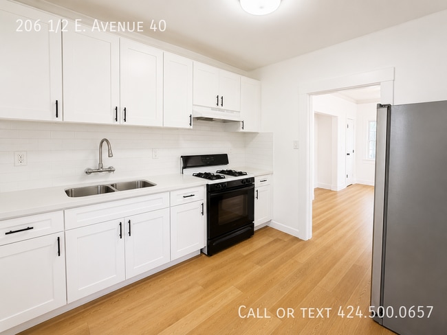 Building Photo - 206 1/2 E. Avenue 40-