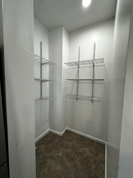 Building Photo - 432 S Highland Ave