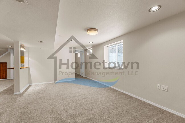 Building Photo - 4 Bedroom 2 Bathroom Home with a Fully Fen...