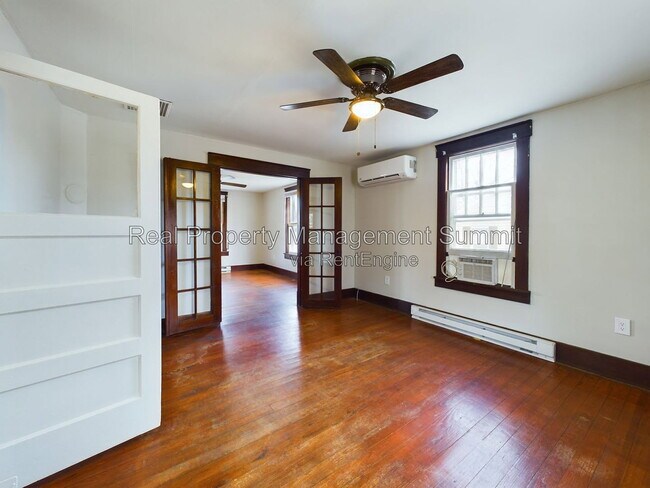 Building Photo - 2408 Poplar St