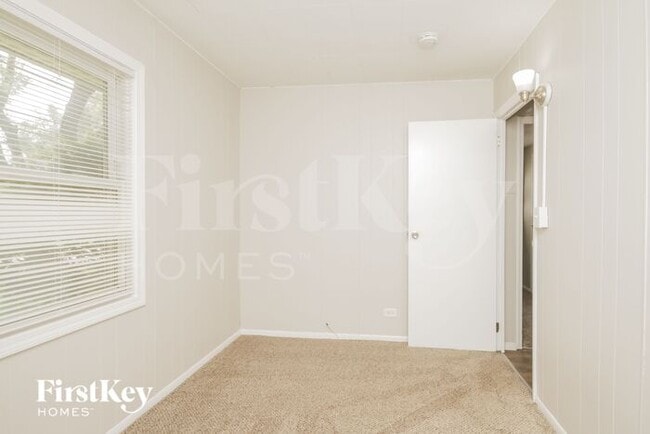 Building Photo - 671 Marine Dr