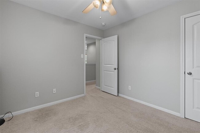 Building Photo - 2240 Independence Dr