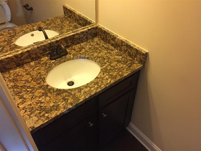Building Photo - Prime 30265 location, swim/HOA community, ...