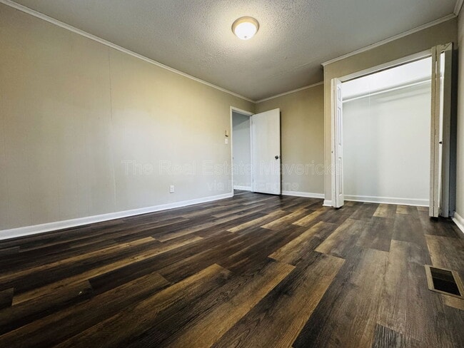 Building Photo - 289 Pine Ave