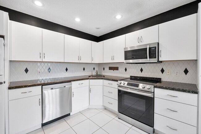 Building Photo - 5153 Floria Dr