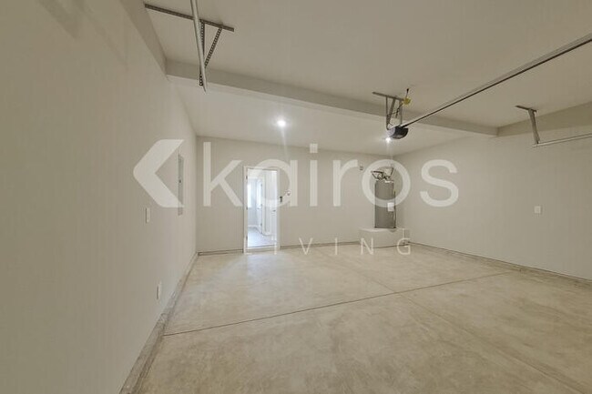 Building Photo - 5031 Cobalt Fls Bnd