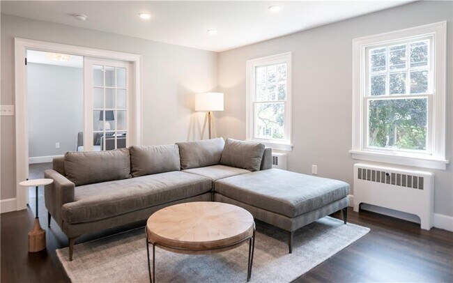 Building Photo - 118 Ruggles Ave