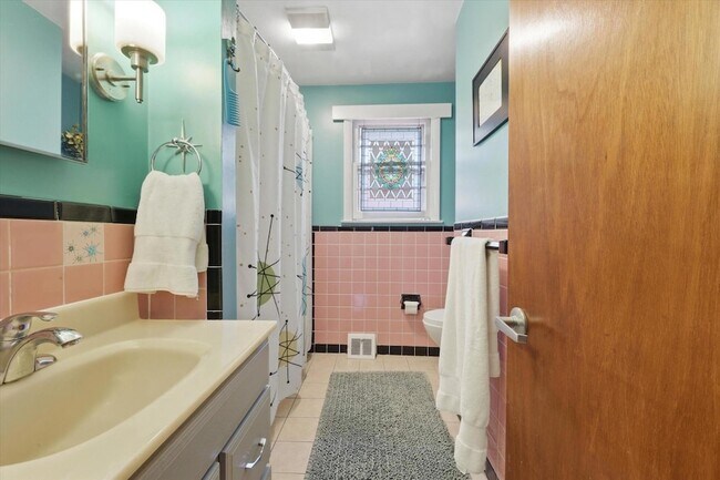 Building Photo - 201 Bowdoin Ave