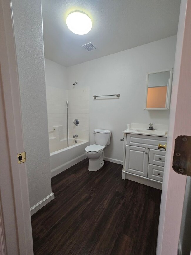 Building Photo - 2 Br 1 Ba available Now