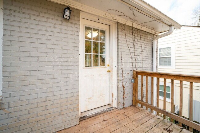 Building Photo - 927 Byron Dr SW