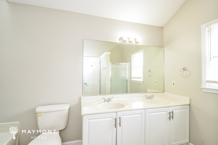 Building Photo - 117 Greenglen Dr