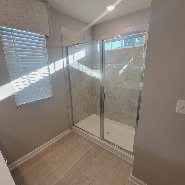 Building Photo - End Unit; 3Br/2.5BA Townhouse