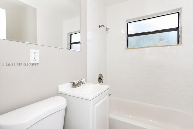 Building Photo - 1367 NE 27th St