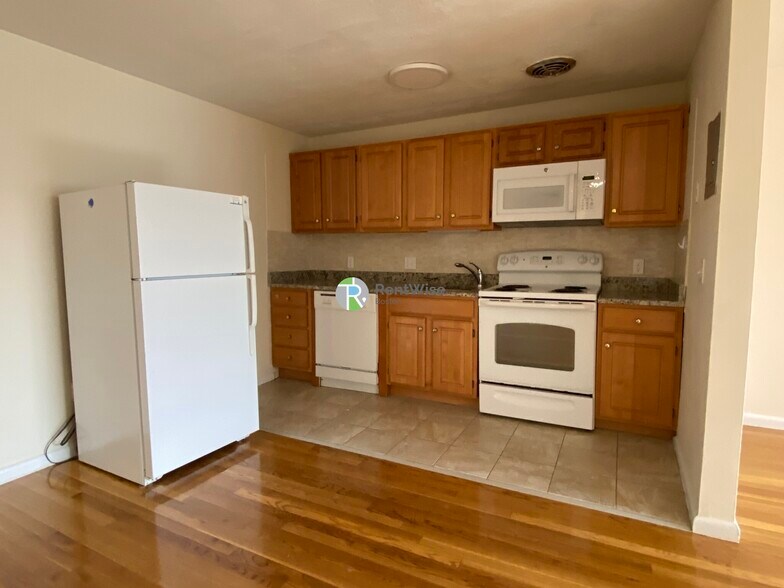 Building Photo - 222 Babcock St