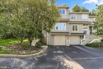 Building Photo - 400 Wooded Way