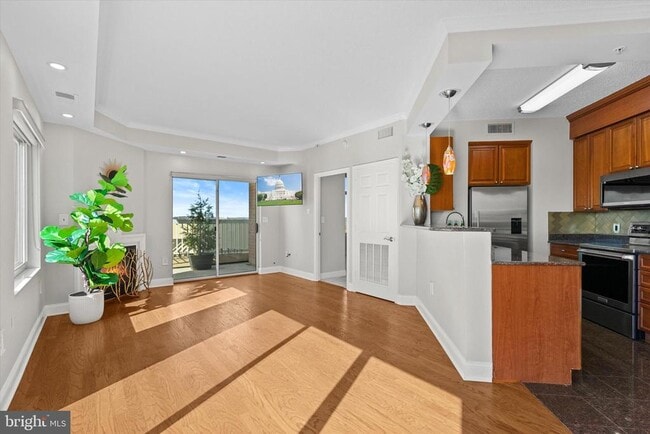 Primary Photo - 3101 N Hampton Dr