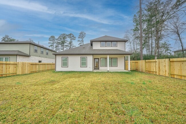 Building Photo - 14257 Lake Lodge Dr