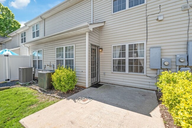Building Photo - Gated Community in S. Charlotte