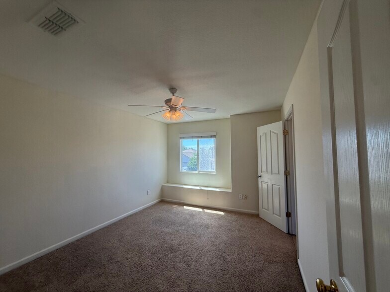 Building Photo - 9633 McKenna Dr