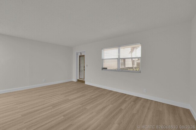 Building Photo - 146 Saxony D