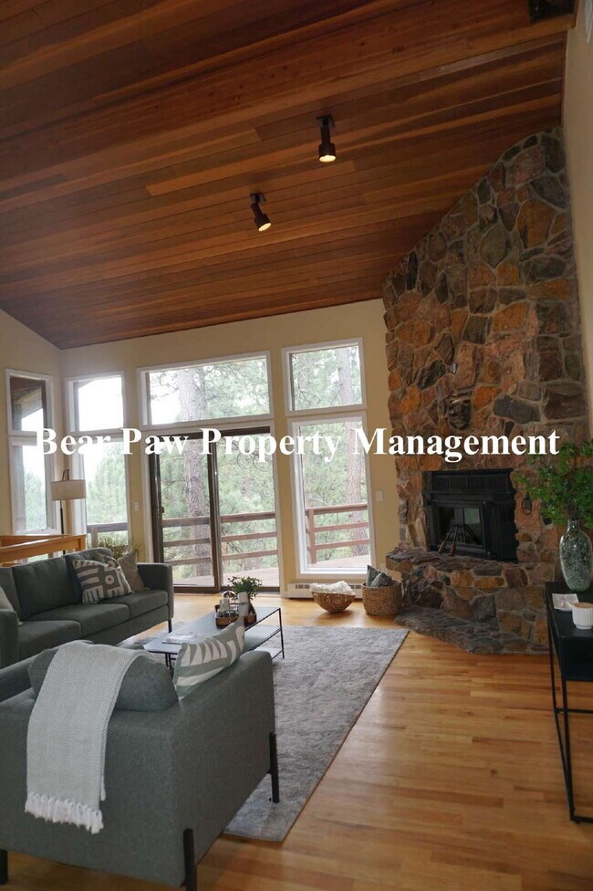 Building Photo - Beautiful Home in Genesee!