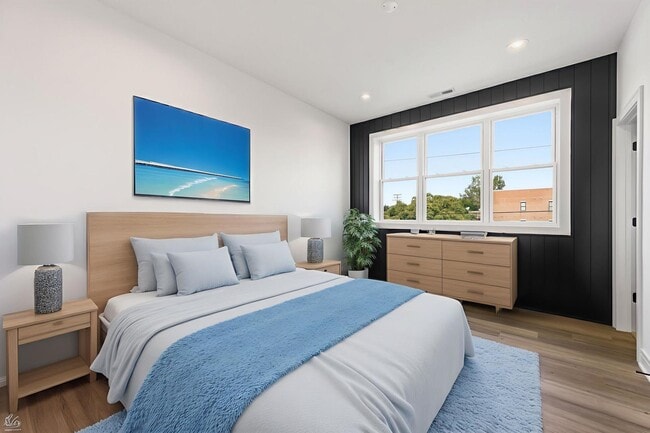 Building Photo - 3902 S Lake Park Ave