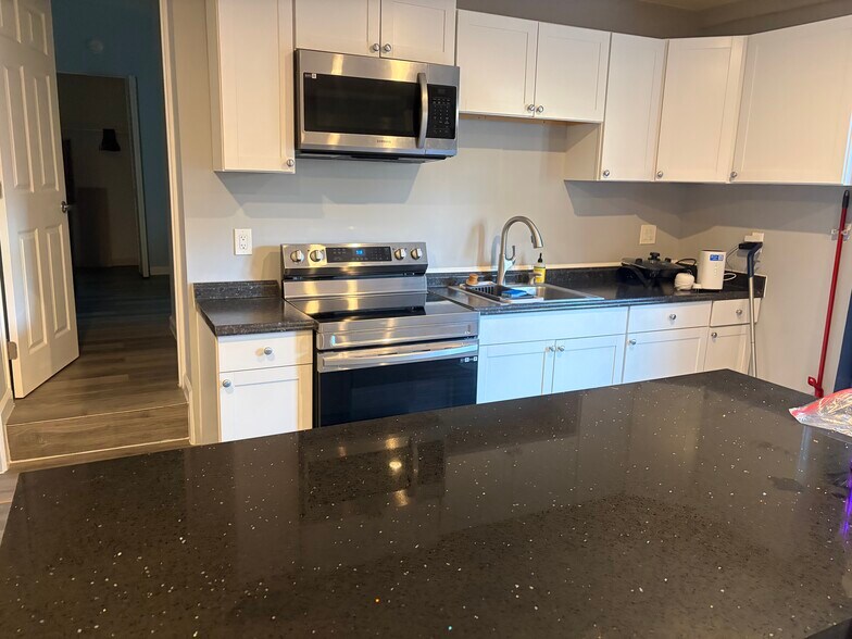 Building Photo - 433 S Fairview St