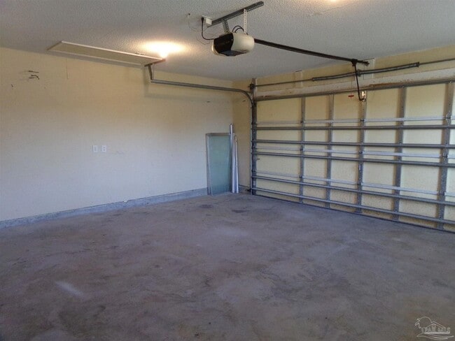 Building Photo - 8454 Ferlon Ave