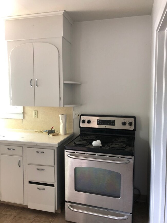 Building Photo - Campus 4 bedroom Available in December