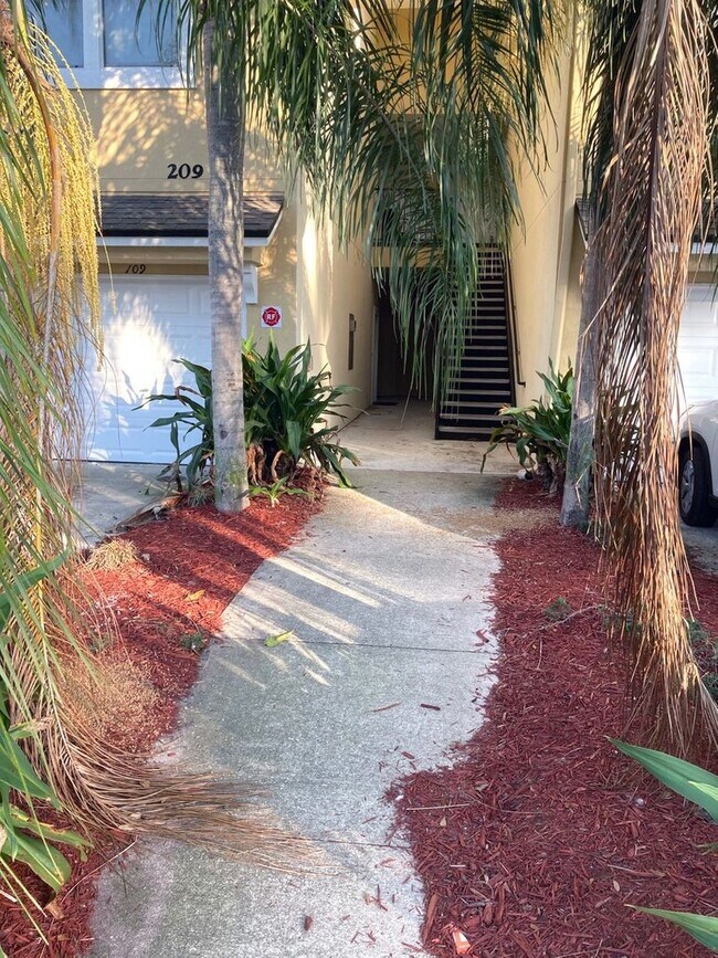 Building Photo - Spacious 3-Bedroom Condo with Pond Views &...