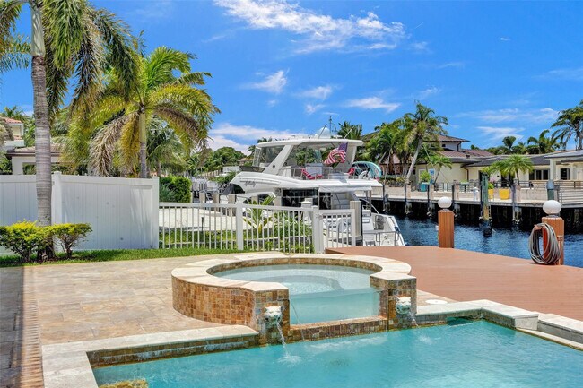 Building Photo - 3061 NE 43rd St