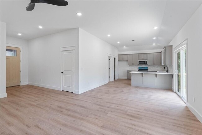 Building Photo - 17 Westmorland Dr
