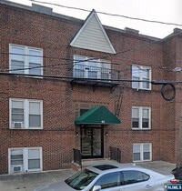 Building Photo - 44 Beech St