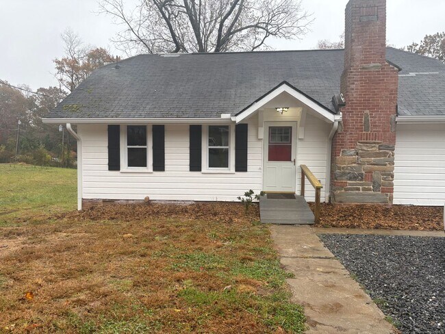 Building Photo - Newly remodeled house available now!