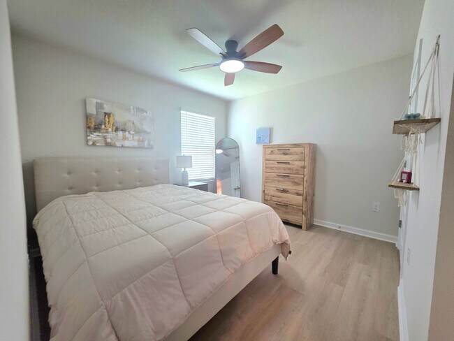 Building Photo - 4375 White Cedar Ct