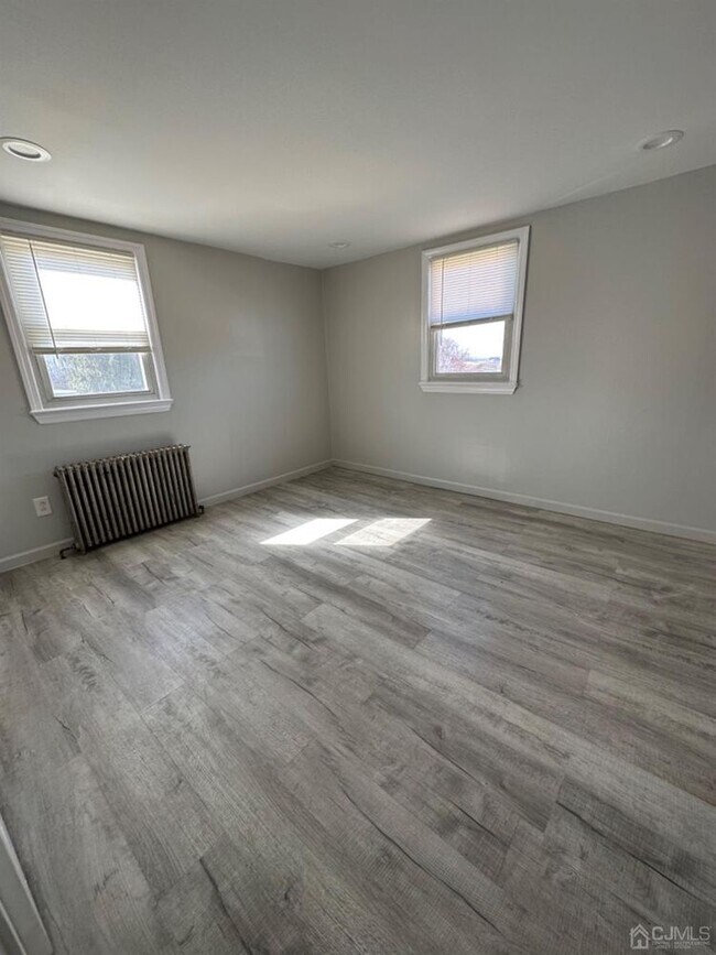 Building Photo - 35 Lavern St