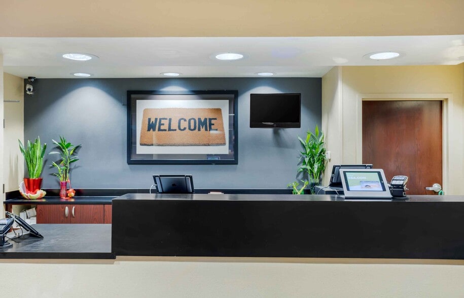 Building Photo - Furnished Studio-New York City - LaGuardia Airport