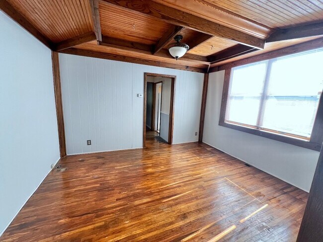 Building Photo - Unique Oakley Ranch!