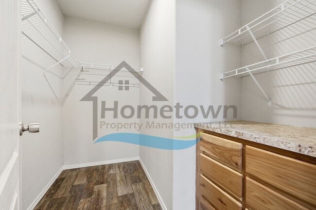 Building Photo - 3 Bedroom 2 Bathroom Home on a Private Lot out in the Country Near Sagle!